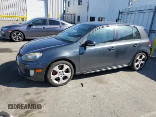 2010 Volkswagen GTI Autobahn с VIN WVWHD7AJ4AW293195, выставлен на аукционе Copart как лот 54880755 с пробегом 114 226 миль миль и Чистый • Clean title. История ставок и продаж доступна на DreamBid. Изображение 1.
