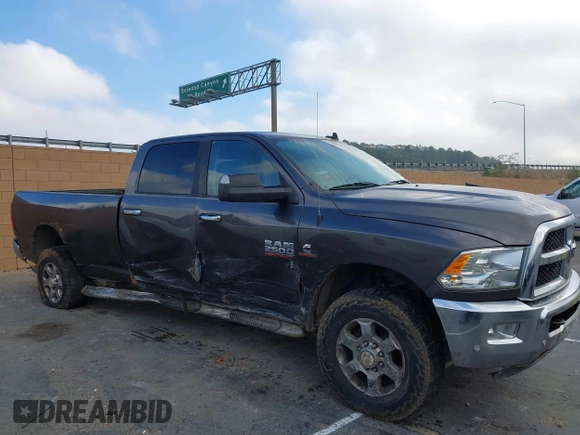 2017 Ram 2500 SLT z VIN 3C6UR5JL4HG570952, wystawiony jako IAAI lot #41456094 z przebiegiem 245 785 mil mil oraz . Historia ofert i sprzedaży dostępna na DreamBid. Obrazek 13.