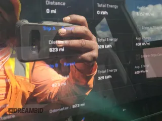 2024 Tesla Cybertruck z VIN 7G2CEHED6RA008055, wystawiony jako Copart lot #73744744 z przebiegiem 823 mil mil oraz Szkody całkowita. Historia ofert i sprzedaży dostępna na DreamBid. Obrazek 9.