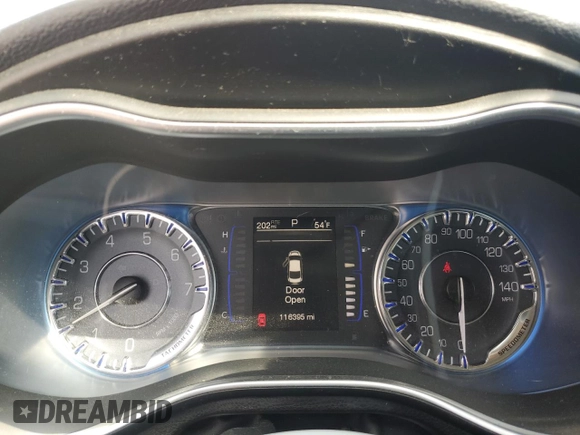 2015 Chrysler 200 LX z VIN 1C3CCCFBXFN610082, wystawiony jako Copart lot #53968855 z przebiegiem 116 395 mil mil oraz Czysty tytuł • Clean title. Historia ofert i sprzedaży dostępna na DreamBid. Obrazek 9.