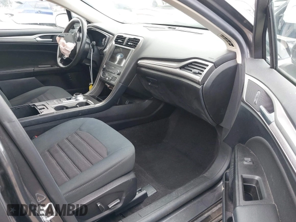 2019 Ford Fusion SE with VIN 3FA6P0LUXKR174476, listed as a IAAI auction lot 42110902 with 33,260 mi miles and . Bid and sale history available at DreamBid. Image 5.
