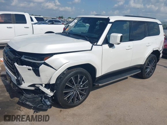 2024 Lexus GX 550 Luxury z VIN JTJVBCDX3R5013010, wystawiony jako IAAI lot #42298207 z przebiegiem 3 589 mil mil oraz . Historia ofert i sprzedaży dostępna na DreamBid. Obrazek 2.