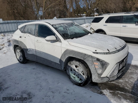 2024 Hyundai Kona SE with VIN KM8HA3AB0RU184987, listed as a Copart auction lot 44382925 with 9,989 mi miles and Clean Title. Bid and sale history available at carsss.com. Image 4.