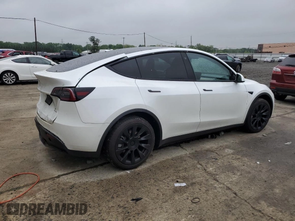 2022 Tesla Model Y Long Range z VIN 7SAYGDEE5NA016276, wystawiony jako Copart lot #55942355 z przebiegiem 14 085 mil mil oraz Szkody całkowita. Historia ofert i sprzedaży dostępna na DreamBid. Obrazek 3.