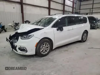 2024 Chrysler Pacifica Touring L with VIN 2C4RC1BG7RR111498, listed as a Copart auction lot 57517925 with 17,001 mi miles and Salvage title. Bid and sale history available at DreamBid. Image 1.