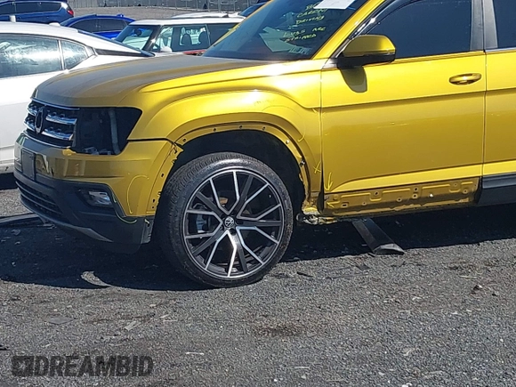 2018 Volkswagen Atlas SE with VIN 1V2KR2CA6JC535525, listed as a IAAI auction lot 41971141 with 62,514 mi miles and . Bid and sale history available at DreamBid. Image 6.