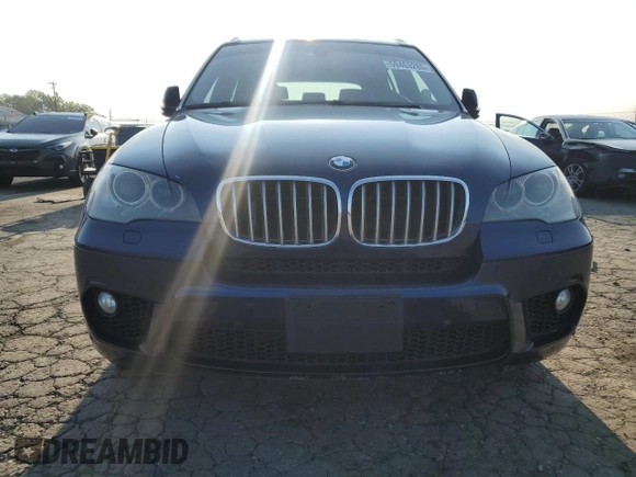 2013 BMW X5 xDrive50i z VIN 5UXZV8C56D0C16019, wystawiony jako Copart lot #59463285 z przebiegiem 133 905 mil mil oraz Czysty tytuł • Clean title. Historia ofert i sprzedaży dostępna na DreamBid. Obrazek 5.