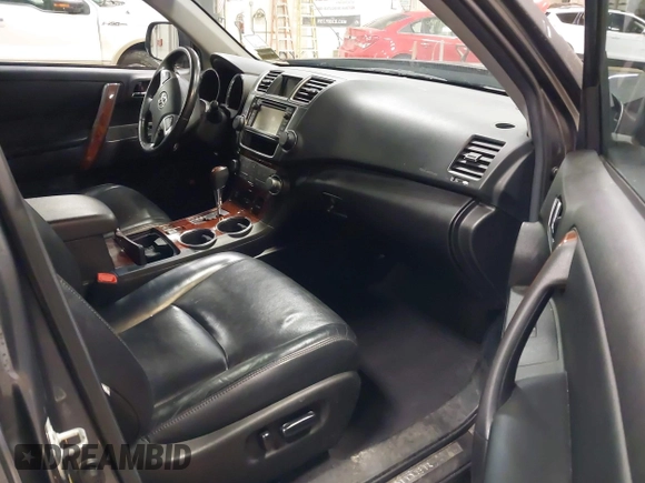 2013 Toyota Highlander Limited z VIN 5TDDK3EH1DS271468, wystawiony jako IAAI lot #42147451 z przebiegiem 98 139 mil mil oraz . Historia ofert i sprzedaży dostępna na DreamBid. Obrazek 5.