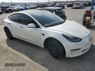 2021 Tesla Model 3 Standard Range Plus z VIN 5YJ3E1EA8MF098935, wystawiony jako Copart lot #53267905 z przebiegiem 116 673 mil mil oraz Szkody całkowita. Historia ofert i sprzedaży dostępna na DreamBid. Obrazek 4.