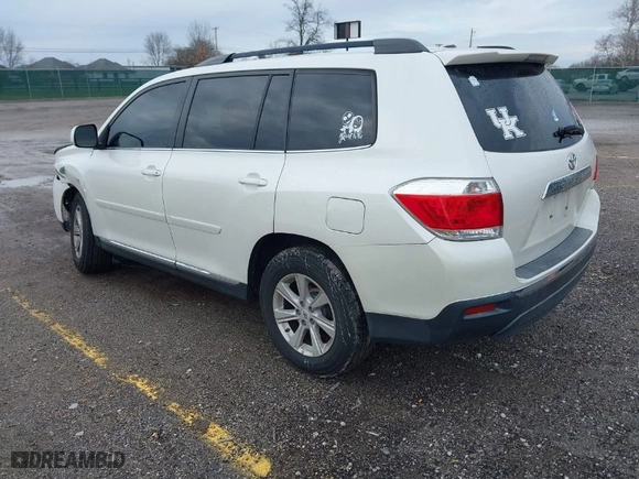 2011 Toyota Highlander with VIN 5TDZK3EHXBS048607, listed as a IAAI auction lot 41180677 with 211,295 mi miles. Bid and sale history available at carsss.com. Image 3.