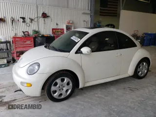 2005 Volkswagen New Beetle Coupe GLS with VIN 3VWCR31C95M402615, listed as a Copart auction lot 87326254 with 159,843 mi miles and Salvage Title. Bid and sale history available at carsss.com. Image 1.