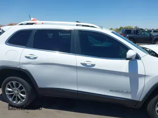 2019 Jeep Cherokee Latitude Plus z VIN 1C4PJLLB6KD420089, wystawiony jako IAAI lot #42229046 z przebiegiem 45 437 mil mil oraz . Historia ofert i sprzedaży dostępna na DreamBid. Obrazek 14.