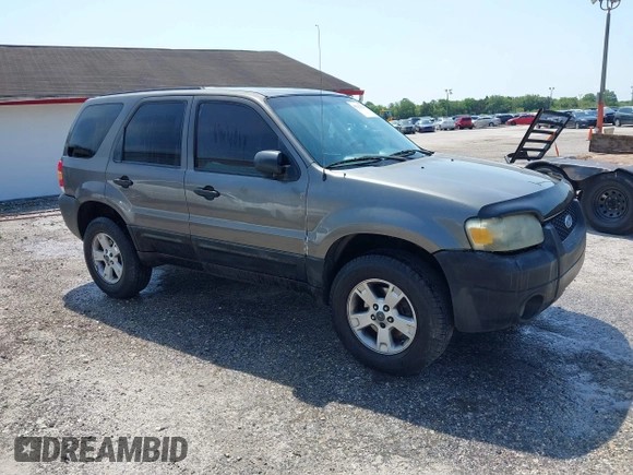 2005 Ford Escape XLT с VIN 1FMYU93155KD62445, выставлен на аукционе IAAI как лот 42222822 с пробегом 271 091 миль миль и . История ставок и продаж доступна на DreamBid. Изображение 1.