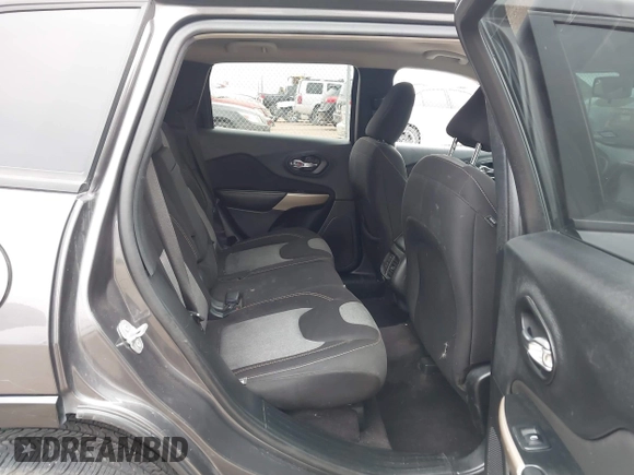2018 Jeep Cherokee Latitude with VIN 1C4PJLCB1JD588916, listed as a IAAI auction lot 41019397 with 135,929 mi miles. Bid and sale history available at carsss.com. Image 8.