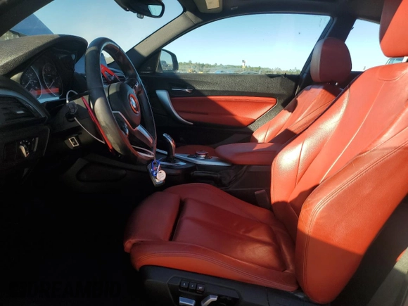 2017 BMW M2 z VIN WBA2G1C53HV638725, wystawiony jako Copart lot #81986264 z przebiegiem 59 433 mil mil oraz Szkoda całkowita • Salvage title. Historia ofert i sprzedaży dostępna na DreamBid. Obrazek 7.