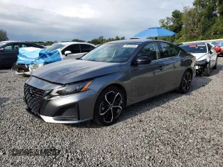 2023 Nissan Altima SR z VIN 1N4BL4CV0PN371533, wystawiony jako Copart lot #59135345 z przebiegiem 61 650 mil mil oraz Nie do naprawy • Non repairable. Historia ofert i sprzedaży dostępna na DreamBid. Obrazek 1.