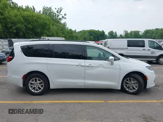 2022 Chrysler Pacifica Touring L with VIN 2C4RC1BG3NR149675, listed as a IAAI auction lot 42470593 with 59,956 mi miles and . Bid and sale history available at DreamBid. Image 13.