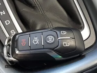 2016 Ford Fusion Titanium z VIN 3FA6P0D93GR116355, wystawiony jako IAAI lot #42158991 z przebiegiem 59 602 mil mil oraz . Historia ofert i sprzedaży dostępna na DreamBid. Obrazek 11.