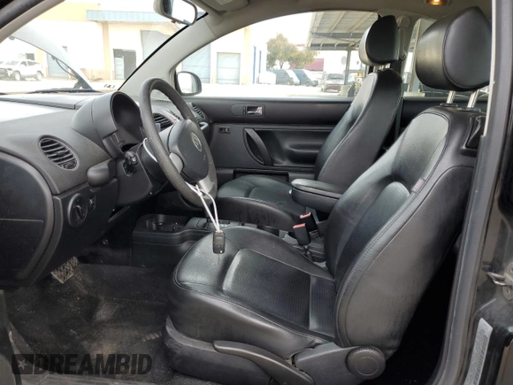 2010 Volkswagen New Beetle Coupe with VIN 3VWPG3AG8AM036554, listed as a Copart auction lot 52403365 with 138,857 mi miles and Salvage Title. Bid and sale history available at carsss.com. Image 7.