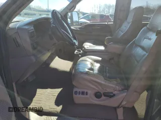 2001 Ford Excursion Limited z VIN 1FMNU43S81EA48392, wystawiony jako Copart lot #50074235 z przebiegiem 191 321 mil mil oraz Szkoda całkowita • Salvage title. Historia ofert i sprzedaży dostępna na DreamBid. Obrazek 7.