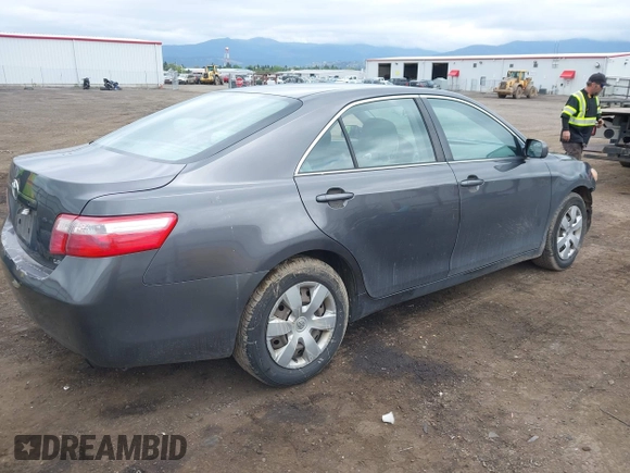 2008 Toyota Camry LE z VIN 4T4BE46K98R035264, wystawiony jako IAAI lot #42271383 z przebiegiem 260 977 mil mil oraz . Historia ofert i sprzedaży dostępna na DreamBid. Obrazek 4.