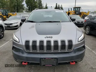 2018 Jeep Cherokee Trailhawk z VIN 1C4PJMBB8JD582506, wystawiony jako Copart lot #47898025 z przebiegiem 72 674 mil mil oraz Szkoda całkowita • Salvage title. Historia ofert i sprzedaży dostępna na DreamBid. Obrazek 5.