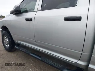 2013 Ram 2500 Tradesman z VIN 3C6TR5CT1DG562584, wystawiony jako IAAI lot #41958471 z przebiegiem 185 426 mil mil oraz . Historia ofert i sprzedaży dostępna na DreamBid. Obrazek 6.