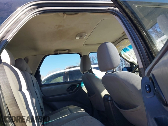 2007 Ford Escape XLT with VIN 1FMYU03137KA69934, listed as a IAAI auction lot 41007739 with 193,956 mi miles and . Bid and sale history available at DreamBid. Image 8.
