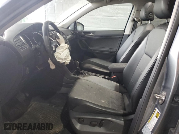 2018 Volkswagen Tiguan SEL z VIN 3VV2B7AX8JM121205, wystawiony jako Copart lot #51534915 z przebiegiem 145 265 mil mil oraz Szkoda całkowita • Salvage title. Historia ofert i sprzedaży dostępna na DreamBid. Obrazek 7.