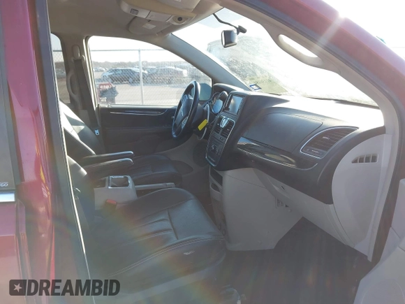 2013 Chrysler Town & Country Touring with VIN 2C4RC1BG2DR758951, listed as a IAAI auction lot 41136184 with 134,784 mi miles. Bid and sale history available at carsss.com. Image 5.