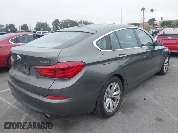 2015 BMW 5 Series 535i Gran Turismo z VIN WBA5M2C5XFD872228, wystawiony jako IAAI lot #42737501 z przebiegiem 71 027 mil mil oraz . Historia ofert i sprzedaży dostępna na DreamBid. Obrazek 4.