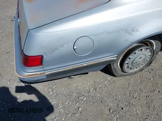 1984 Ford Thunderbird z VIN 1FABP4632EH220641, wystawiony jako IAAI lot #42325000 z przebiegiem 6094 mil mil oraz . Historia ofert i sprzedaży dostępna na DreamBid. Obrazek 16.