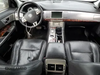 2009 Jaguar XF Premium Luxury z VIN SAJWA06B09HR20338, wystawiony jako Copart lot #52783585 z przebiegiem 82 260 mil mil oraz Szkoda całkowita • Salvage title. Historia ofert i sprzedaży dostępna na DreamBid. Obrazek 8.