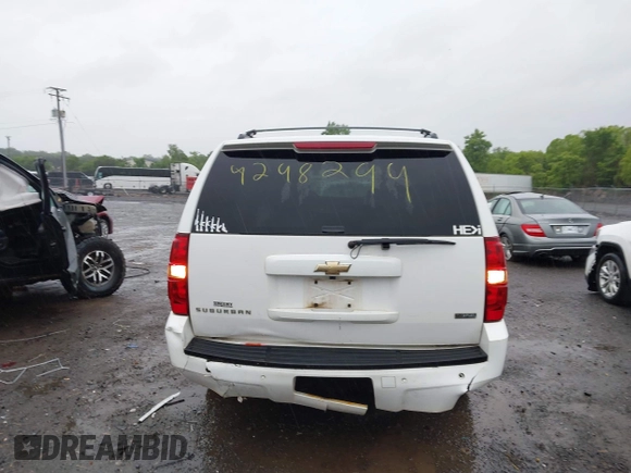 2008 Chevrolet Suburban LTZ z VIN 3GNFK16338G185462, wystawiony jako IAAI lot #42298299 z przebiegiem 301 758 mil mil oraz . Historia ofert i sprzedaży dostępna na DreamBid. Obrazek 16.