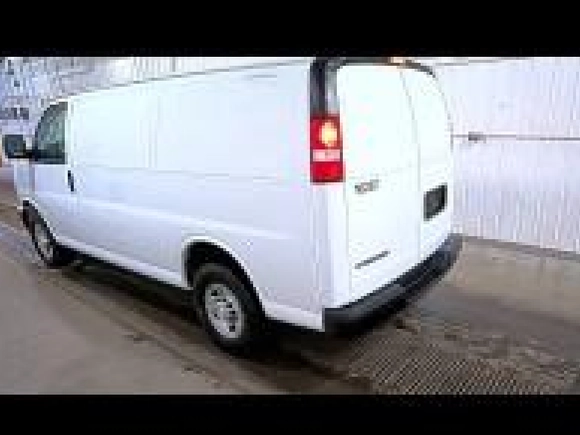 2017 Chevrolet Express Cargo z VIN 1GCWGAFF3H1158281, wystawiony jako IAAI lot #42566227 z przebiegiem 212 348 mil mil oraz . Historia ofert i sprzedaży dostępna na DreamBid. Obrazek 2.