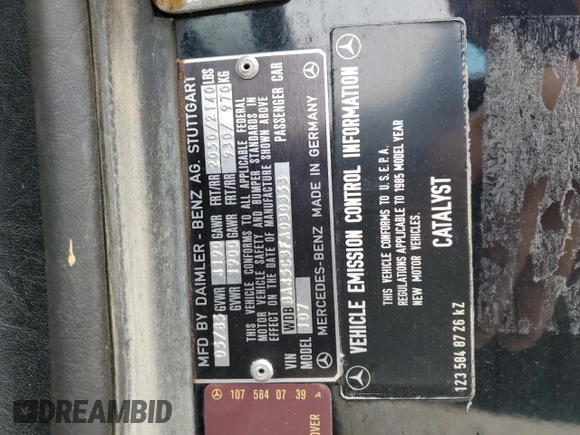 1985 Mercedes-Benz 380 z VIN WDBBA45C3FA030353, wystawiony jako Copart lot #48373455 z przebiegiem 97 471 mil mil oraz Nie do naprawy • Non repairable. Historia ofert i sprzedaży dostępna na DreamBid. Obrazek 13.
