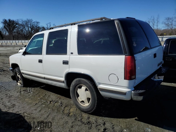 1998 Chevrolet Tahoe z VIN 1GNEK13R8WJ372101, wystawiony jako Copart lot #42957075 z przebiegiem 174 853 mil mil oraz Szkoda całkowita • Salvage title. Historia ofert i sprzedaży dostępna na DreamBid. Obrazek 2.
