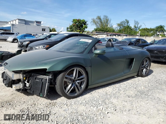 2015 Audi R8 z VIN WUASUAFG1F7001863, wystawiony jako Copart lot #68133794 z przebiegiem 10 571 mil mil oraz Szkody całkowita. Historia ofert i sprzedaży dostępna na DreamBid. Obrazek 1.