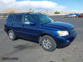 2005 Toyota Highlander with VIN JTEGP21A850067199, listed as a IAAI auction lot 41947598 with 224,108 mi miles. Bid and sale history available at carsss.com. Image 1.