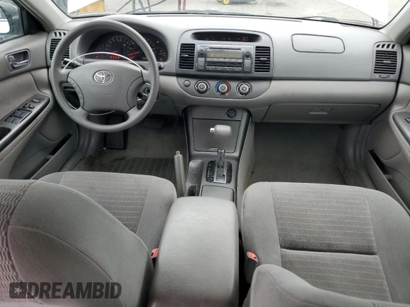 2005 Toyota Camry STD z VIN 4T1BE32K35U558818, wystawiony jako Copart lot #56023365 z przebiegiem 109 917 mil mil oraz Szkoda całkowita • Salvage title. Historia ofert i sprzedaży dostępna na DreamBid. Obrazek 8.
