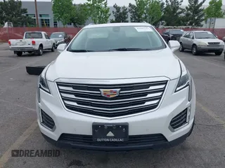 2017 Cadillac XT5 Premium Luxury FWD z VIN 1GYKNCRS3HZ307728, wystawiony jako IAAI lot #42203542 z przebiegiem 50 433 mil mil oraz . Historia ofert i sprzedaży dostępna na DreamBid. Obrazek 13.