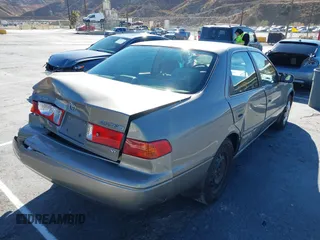 2001 Toyota Camry LE z VIN 4T1BF22KX1U125188, wystawiony jako IAAI lot #41407266 z przebiegiem 215 254 mil mil oraz . Historia ofert i sprzedaży dostępna na DreamBid. Obrazek 4.