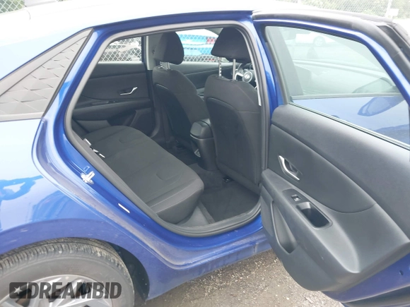 2024 Hyundai Elantra SEL z VIN KMHLM4DG2RU749447, wystawiony jako IAAI lot #42603791 z przebiegiem 9 904 mil mil oraz . Historia ofert i sprzedaży dostępna na DreamBid. Obrazek 8.