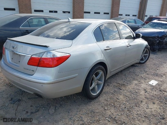 2011 Hyundai Genesis with VIN KMHGC4DF1BU141310, listed as a IAAI auction lot 40743548 with 211,270 mi miles. Bid and sale history available at carsss.com. Image 4.
