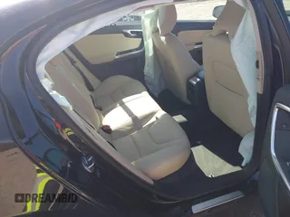 2017 Volvo S60 Inscription z VIN LYV402TK2HB130516, wystawiony jako IAAI lot #41822767 z przebiegiem 48 203 mil mil oraz . Historia ofert i sprzedaży dostępna na DreamBid. Obrazek 8.