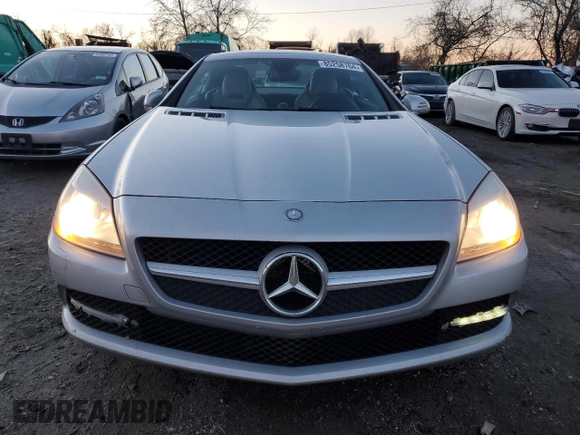 2013 Mercedes-Benz SLK 250 z VIN WDDPK4HA5DF059342, wystawiony jako Copart lot #85258764 z przebiegiem 184 782 mil mil oraz Szkoda całkowita • Salvage title. Historia ofert i sprzedaży dostępna na DreamBid. Obrazek 5.