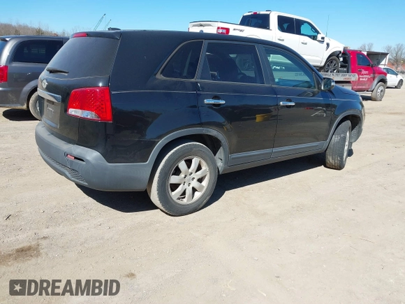2011 Kia Sorento LX with VIN 5XYKT3A17BG012880, listed as a IAAI auction lot 41717232 with 196,571 mi miles. Bid and sale history available at carsss.com. Image 4.