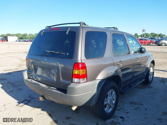 2002 Ford Escape XLT Choice with VIN 1FMYU04172KC92145, listed as a IAAI auction lot 42081862 with 225,812 mi miles. Bid and sale history available at carsss.com. Image 4.