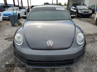 2014 Volkswagen Beetle Entry z VIN 3VWF17AT2EM642942, wystawiony jako Copart lot #60241445 z przebiegiem 70 780 mil mil oraz Szkoda całkowita • Salvage title. Historia ofert i sprzedaży dostępna na DreamBid. Obrazek 5.