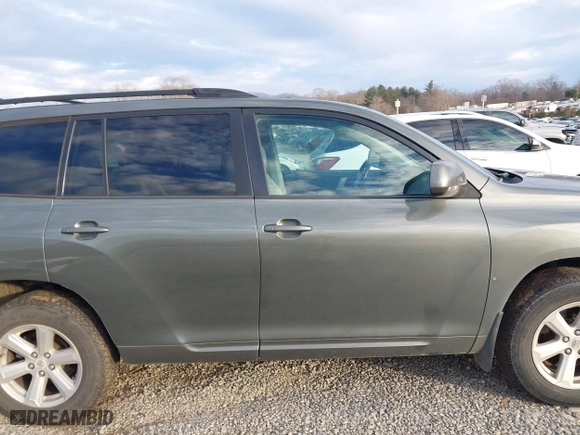 2010 Toyota Highlander SE with VIN 5TDJK3EH5AS031130, listed as a IAAI auction lot 41172229 with 186,511 mi miles. Bid and sale history available at carsss.com. Image 13.